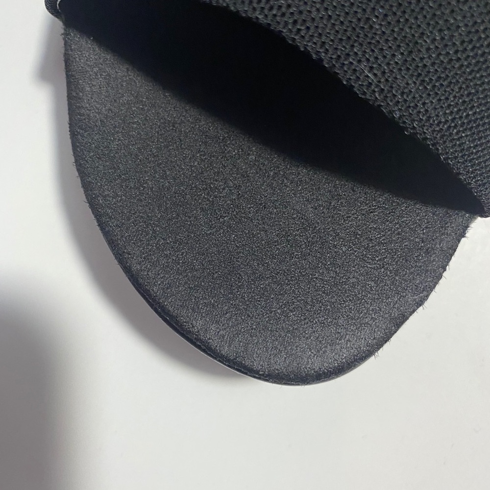 Size 8 Yuu Sandals - Picture 6 of 6